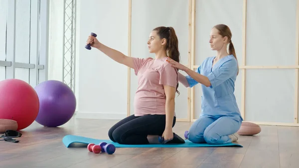 Medical Worker Helping Pregnant Woman to do Ball Exercises — Stock Photo, Image