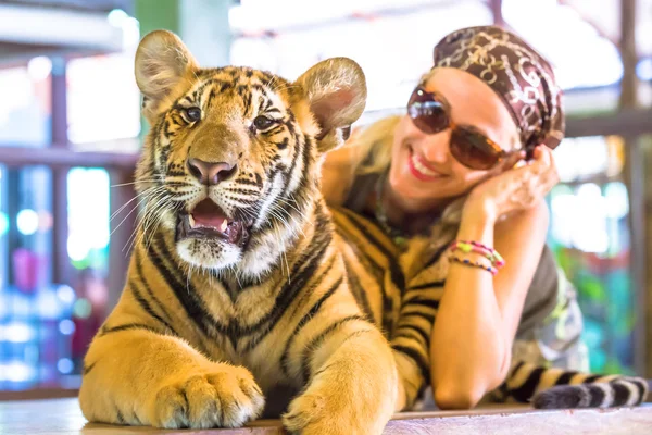 Woman with tiger — Stock Photo, Image