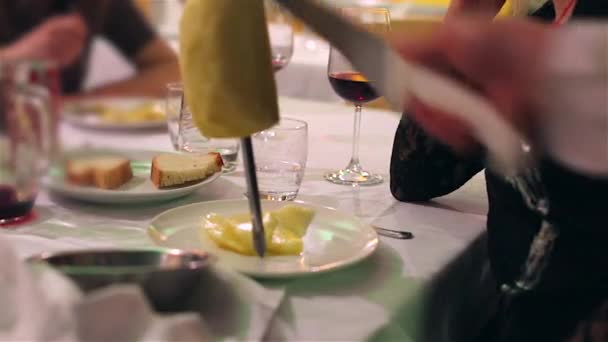 Tranches d'ananas au Steakhouse brésilien — Video