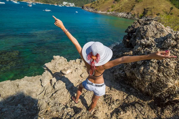 Mujer disfruta del verano — Foto de Stock