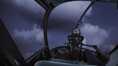 Fırtınada helikopter