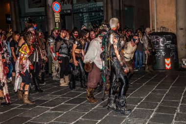 Zombi Cadılar Bayramı geçit töreni