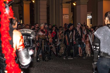 Zombi Cadılar Bayramı geçit töreni