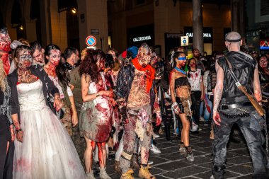 Zombi kıyamet yürüyüş