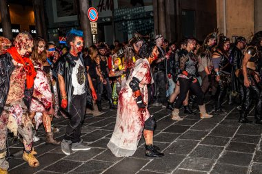 Zombi Cadılar Bayramı geçit töreni