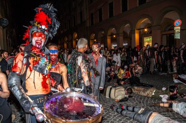 Zombi Cadılar Bayramı geçit töreni