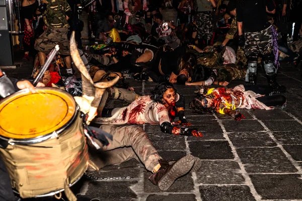 Zombi kıyamet yürüyüş