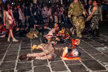 Gece Cadılar Bayramı geçit töreni