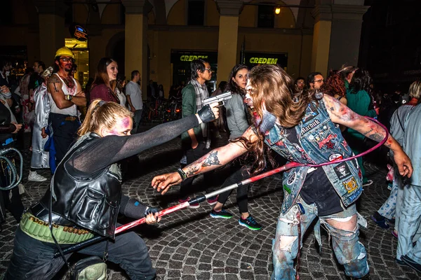 Zombi kıyamet geçit töreni — Stok fotoğraf