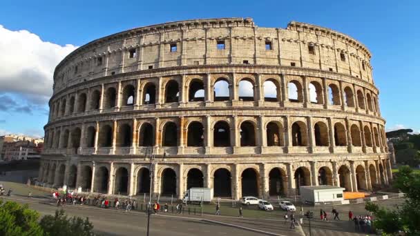 Tráfico del coliseo y de Roma — Vídeo de stock