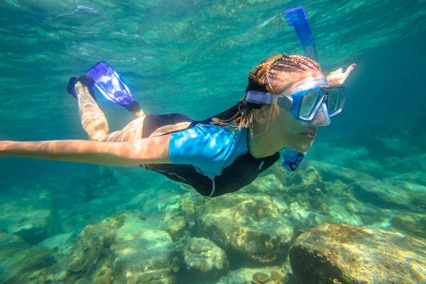 Apnée en mer tropicale — Photo