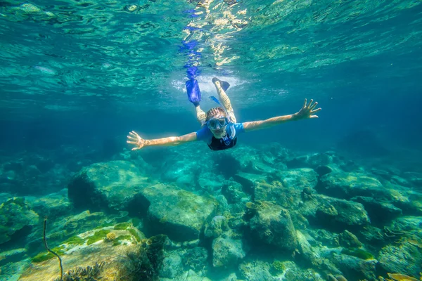 Mergulho de snorkel no recife — Fotografia de Stock