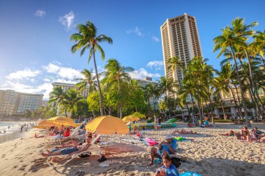 Waikiki beach güneşlenme