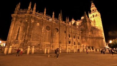 Sevilla Katedrali gece