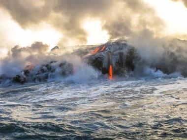 Hawaii'de gülümseyen Kilauea