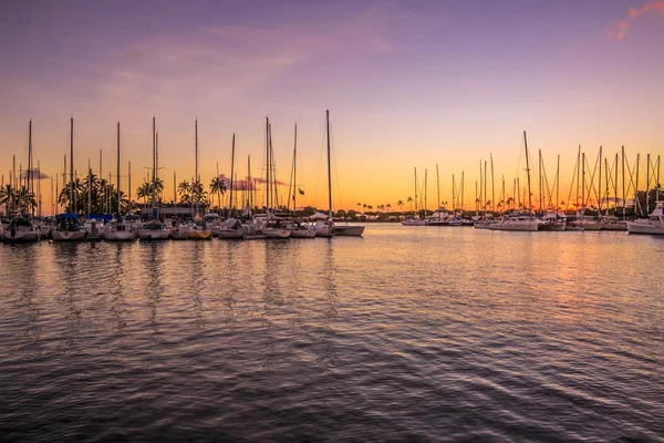 Honolulu Harbor a szürkületben — Stock Fotó