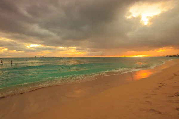 Spiaggia di Waikiki Honolulu — Foto Stock