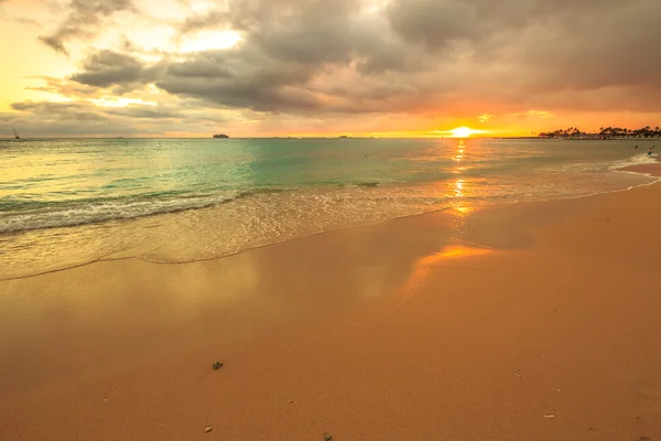 Plaży Waikiki w Honolulu — Zdjęcie stockowe