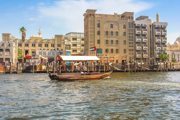 Abra en Dubai Creek — Foto de Stock