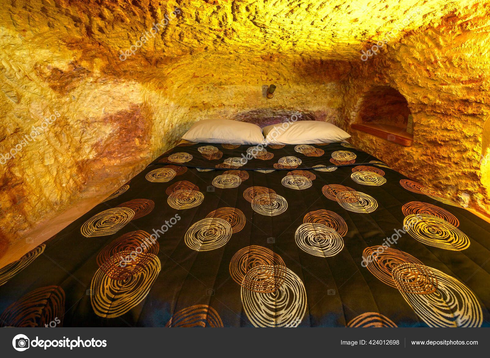 Coober Pedy underground bed Stock Editorial Photo © bennymarty 424012698