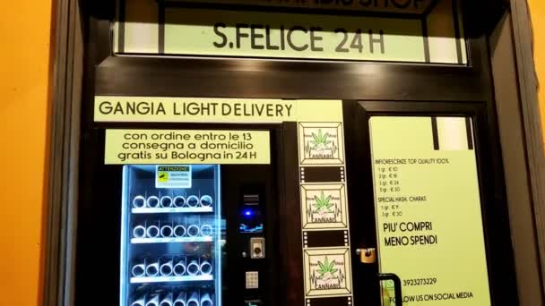 Bologna Gangia Light Delivery store — Stockvideo