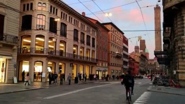 Covid-19 İtalya 'daki tecritten sonra sosyal mesafeye sahip