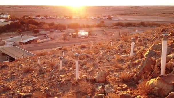 Coober Pedy Luftaufnahme bei Sonnenuntergang — Stockvideo