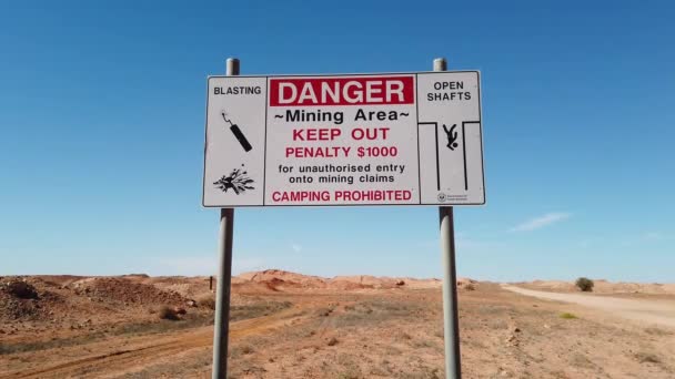 Coober Pedy sinal de estrada área de mineração — Vídeo de Stock