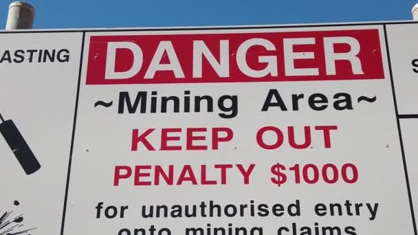 Coober Pedy sinal de estrada área de mineração — Vídeo de Stock