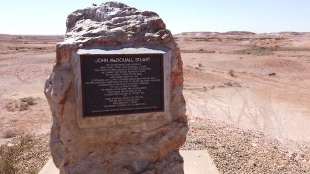 Monument van John McDouall Stuart — Stockvideo