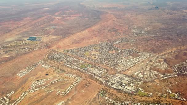 Alice Springs vanuit de lucht gezien — Stockvideo