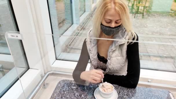 At cafe with surgical mask in Italy — Stock Video