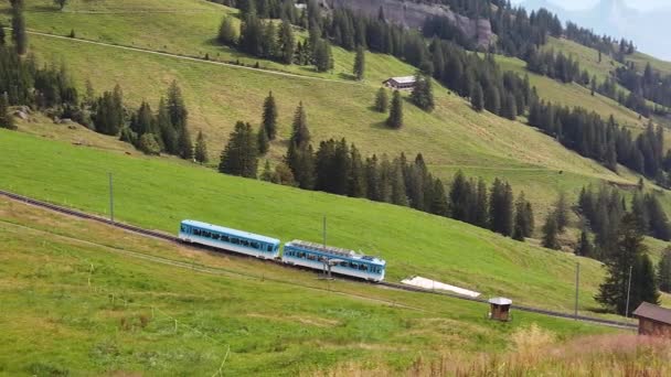 Železnice Rigi Kulm a modrý vlak — Stock video