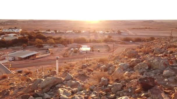 Coober Pedy aerial view at sunset — Stock Video
