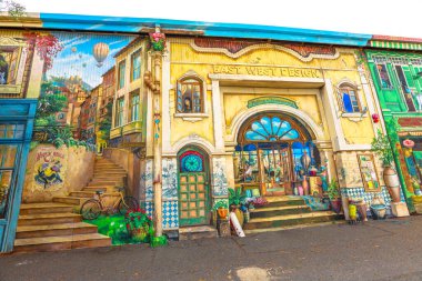 Cappucino şeridinde yağlı duvar resmi