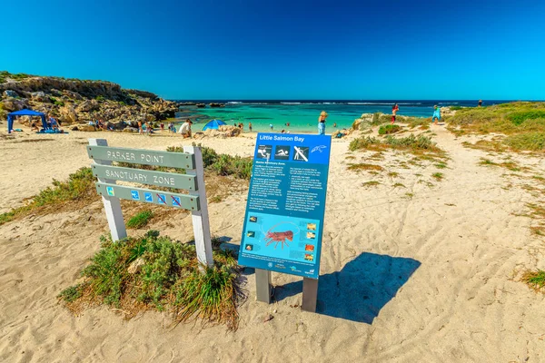 Skylt mot Salmon Bay Rottnest Island — Stockfoto