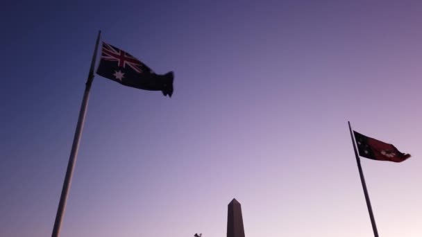 Anzac Hill Memorial Australian flag — стокове відео