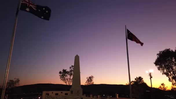 Alice Springs Anzac flagga norra territoriet — Stockvideo