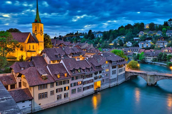Alacakaranlıkta Bern 'in silüeti