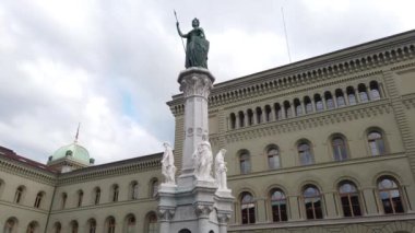 Federal Saray ve Bernabrunnen Bern