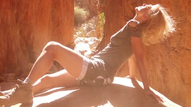 Standley Chasm with tourist woman — Stock Video