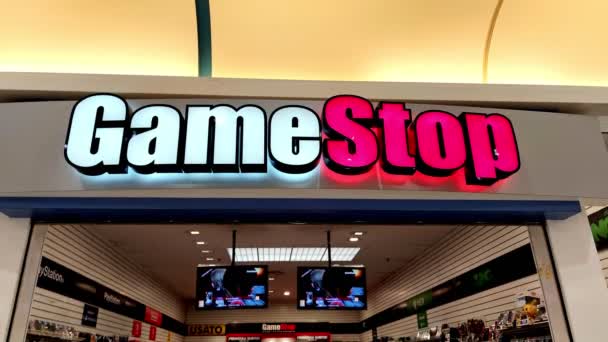 Вывеска магазина GameStop — стоковое видео