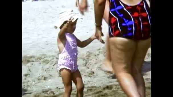 Архів пляжу Чесенатіко в 1970-х — стокове відео