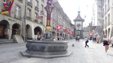 Zahringerbrunnen Bern 'in ayı heykeli