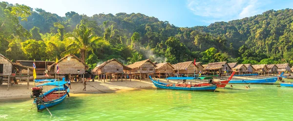Das Moken-Dorf der Zigeuner am thailändischen Meer — Stockfoto