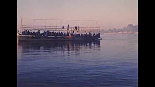 1980 archivo Luxor crucero por el río Nilo — Vídeos de Stock
