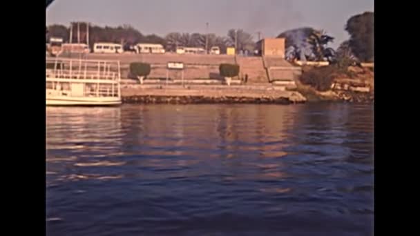 1980 archivo de la ciudad de Luxor y el río Nilo — Vídeos de Stock