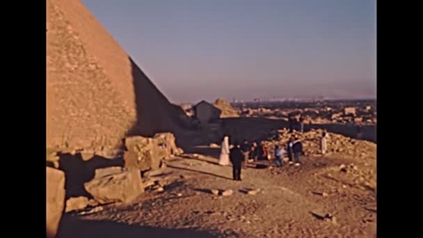 Arkiv Khufu och Menkaure Pyramider — Stockvideo