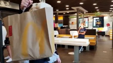 McDonalds paket servis siparişlerini covid-19 olarak gönderir