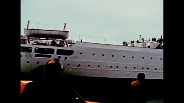 Archivierung eines Kreuzfahrtschiffes in den 1980er Jahren — Stockvideo